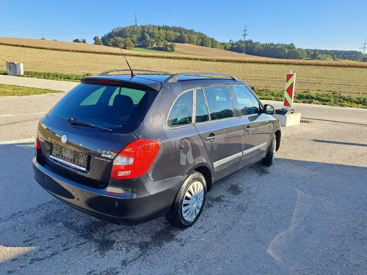 Skoda Fabia 2008 photo 2