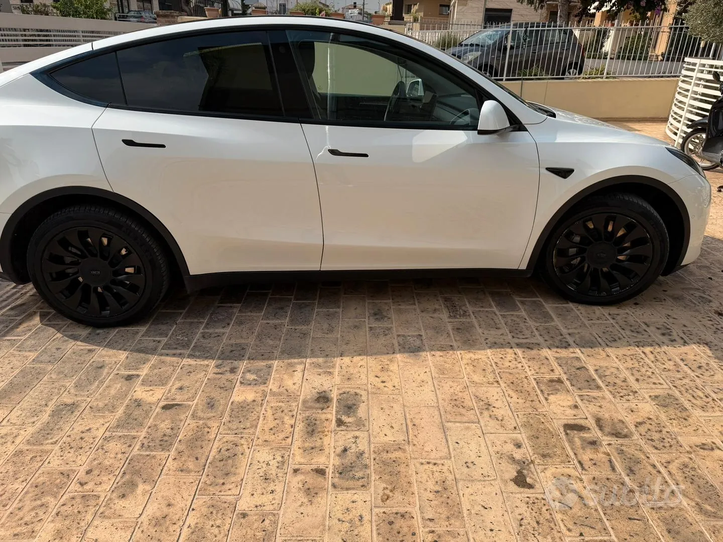 Tesla Model Y 2022 photo 2