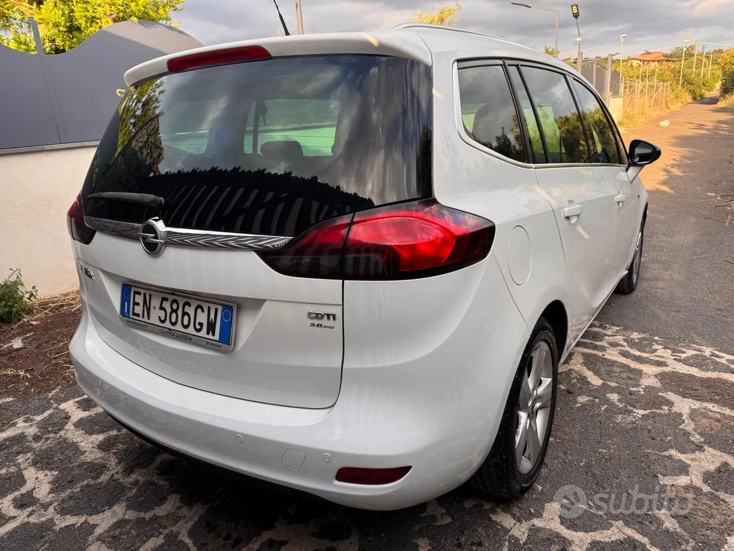 Opel Zafira 2012 photo 2