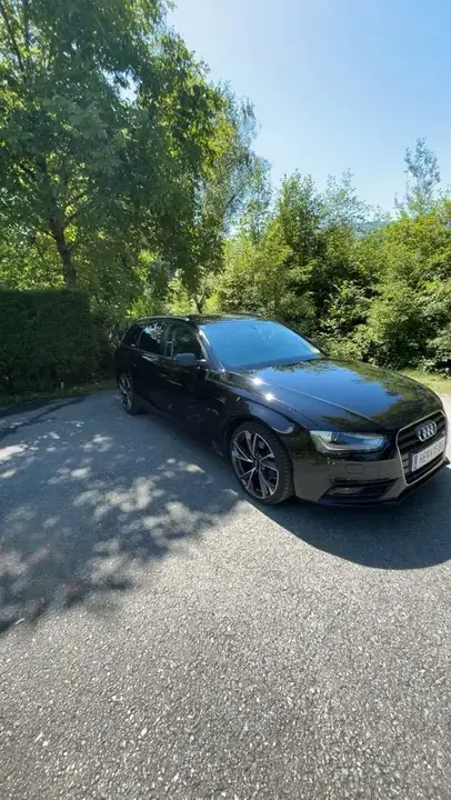 Audi A4 2011 photo 2