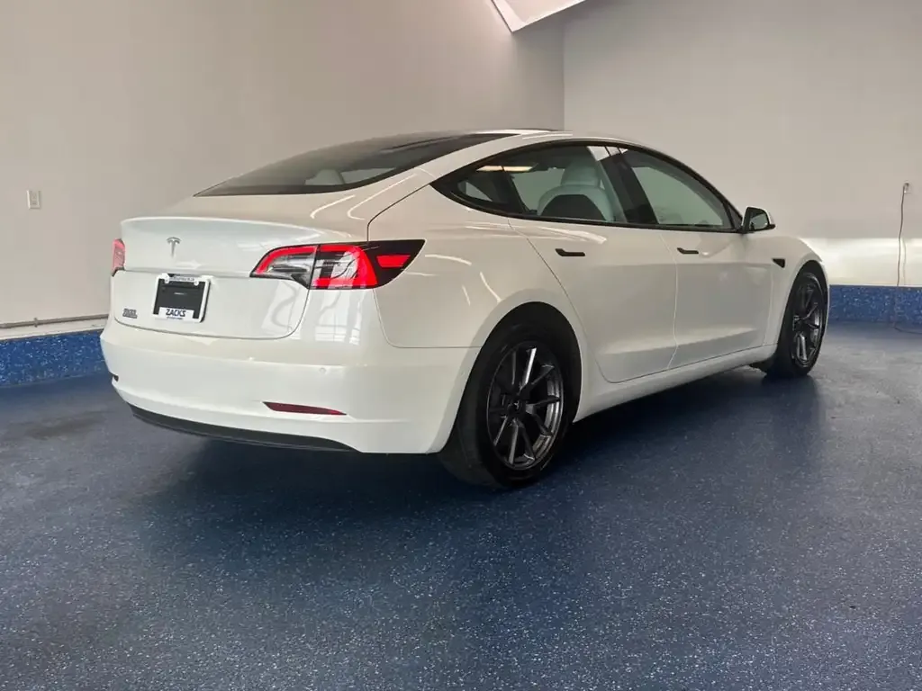 Tesla Model 3 2022 photo 4