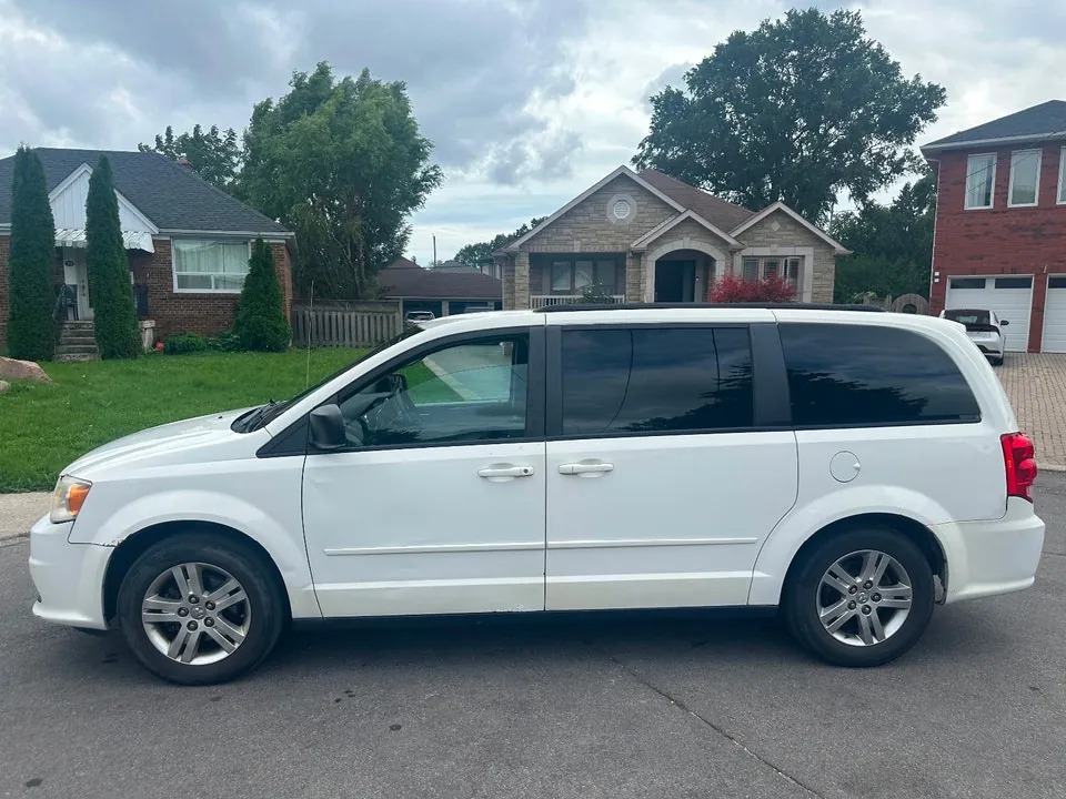 Dodge Grand Caravan 2012 photo 3