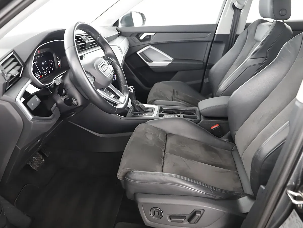 Audi Q3 2022 photo 2