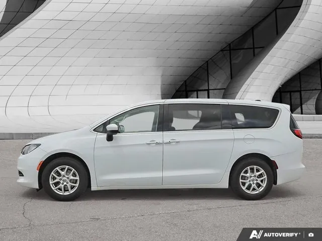 Chrysler Grand Caravan 2022 photo 2