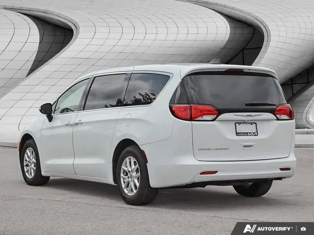 Chrysler Grand Caravan 2022 photo 3