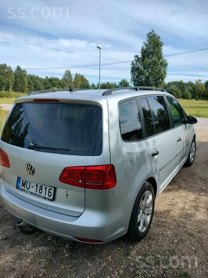 Volkswagen Touran 2012 photo 2