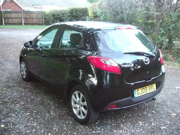 Mazda Mazda2 2009 photo 4