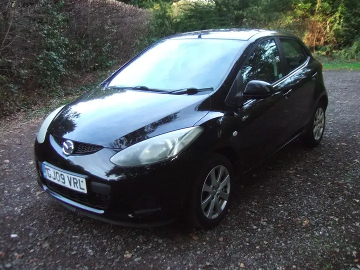Mazda Mazda2 2009 photo 3