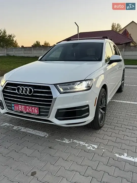 Audi Q7 2017 photo 2