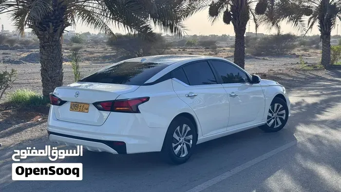 Nissan Altima 2019 photo 2
