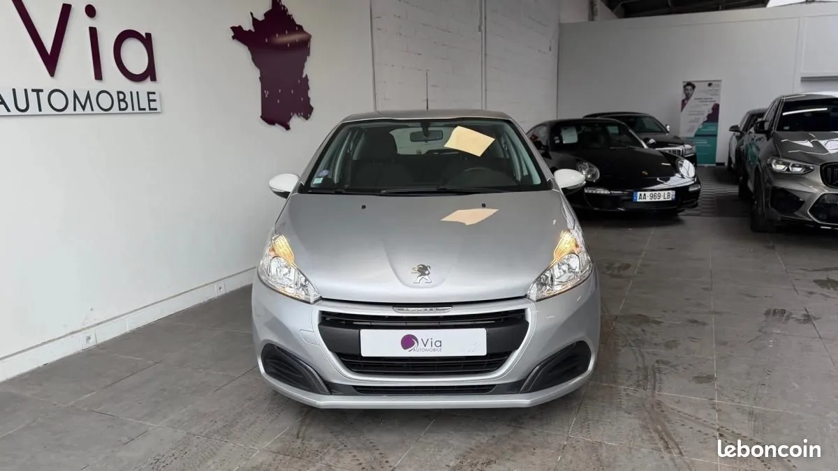 Peugeot 208 2018 photo 2