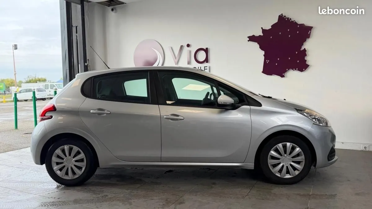 Peugeot 208 2018 photo 5