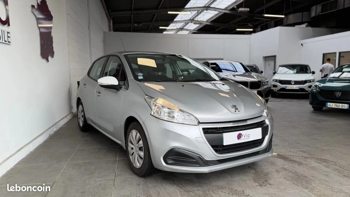 Peugeot 208 2018 photo 3