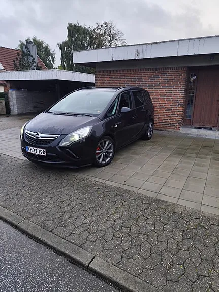 Opel Zafira Tourer 2012 photo 2
