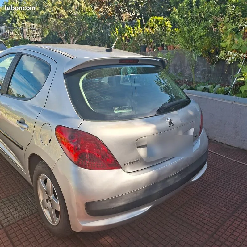 Peugeot 207 2009 photo 3