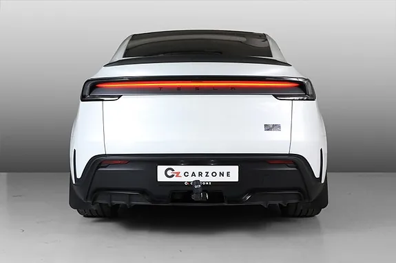 Tesla Model Y 2025 photo 5