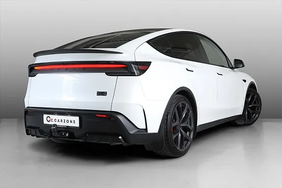 Tesla Model Y 2025 photo 4