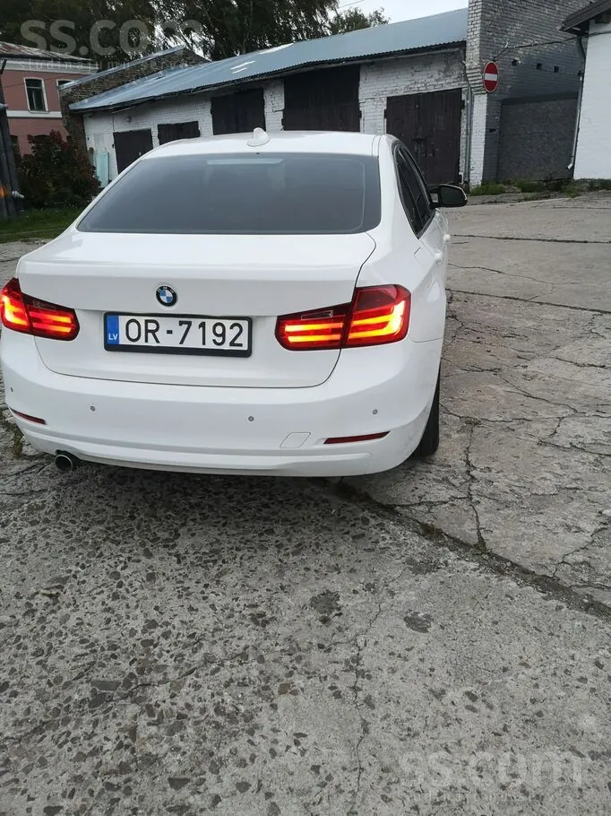 BMW 320I 2013 photo 5