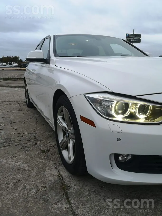 BMW 320I 2013 photo 2