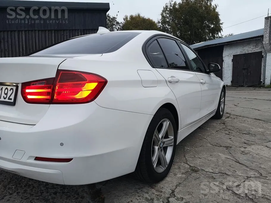 BMW 320I 2013 photo 4