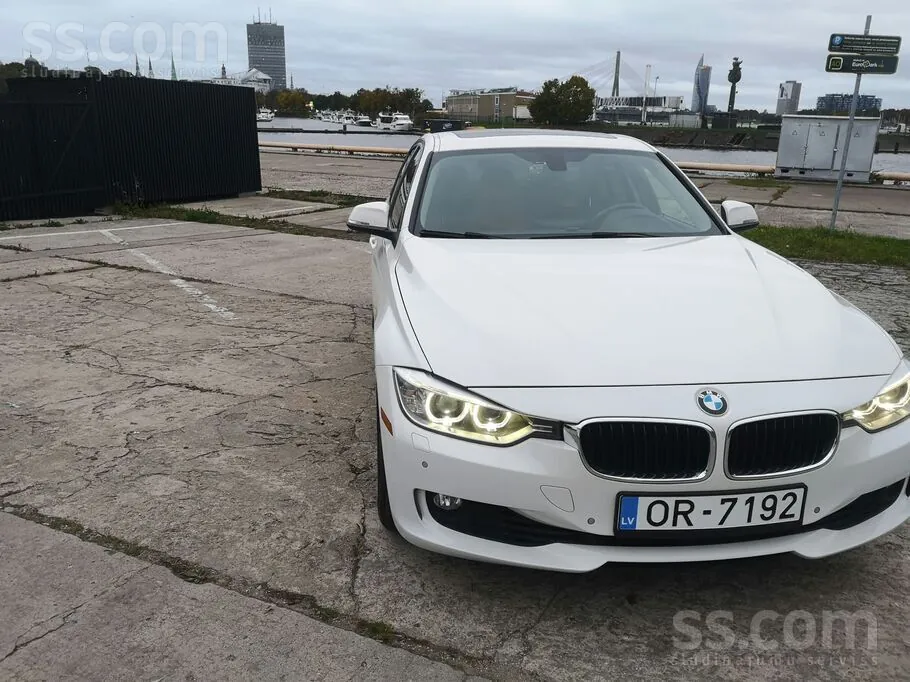 BMW 320I 2013 photo 3