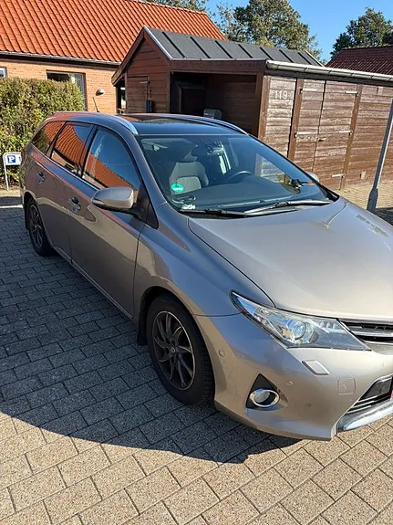 Toyota Auris 2014 photo 3