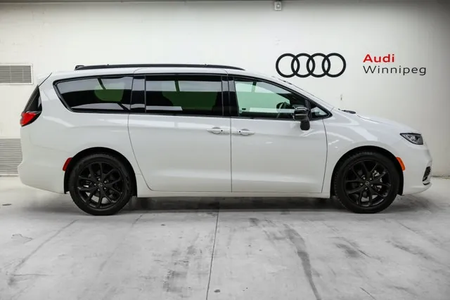 Chrysler Pacifica 2025 photo 4