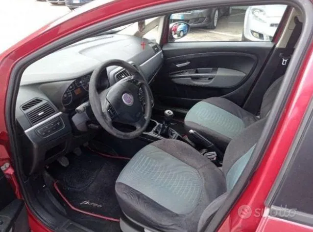 Fiat Grande Punto 2009 photo 2