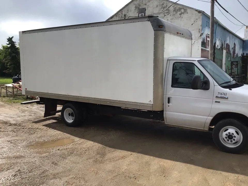 Ford E350 2017 photo 3