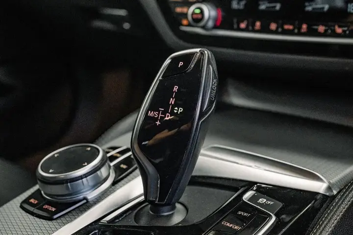 BMW 5 Series 2019 photo 3