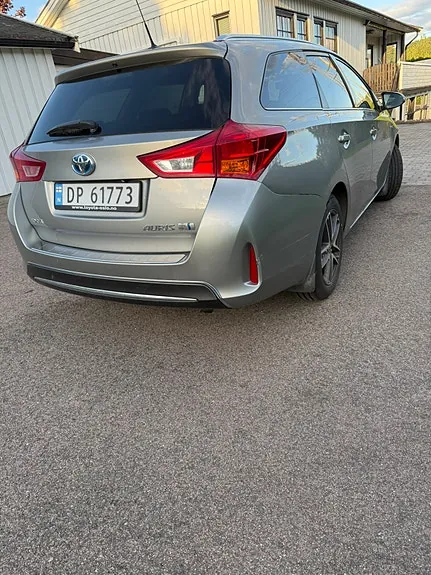 Toyota Auris 2014 photo 2