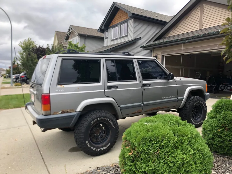 Jeep Cherokee 2000 photo 3