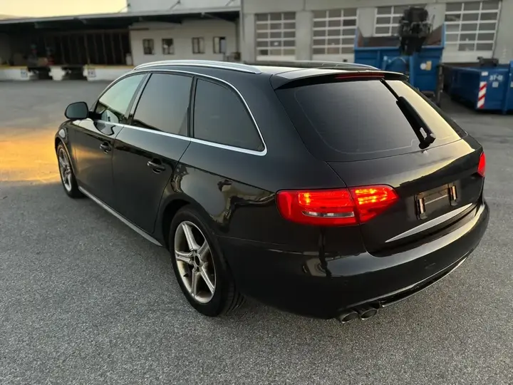 Audi A4 2010 photo 2