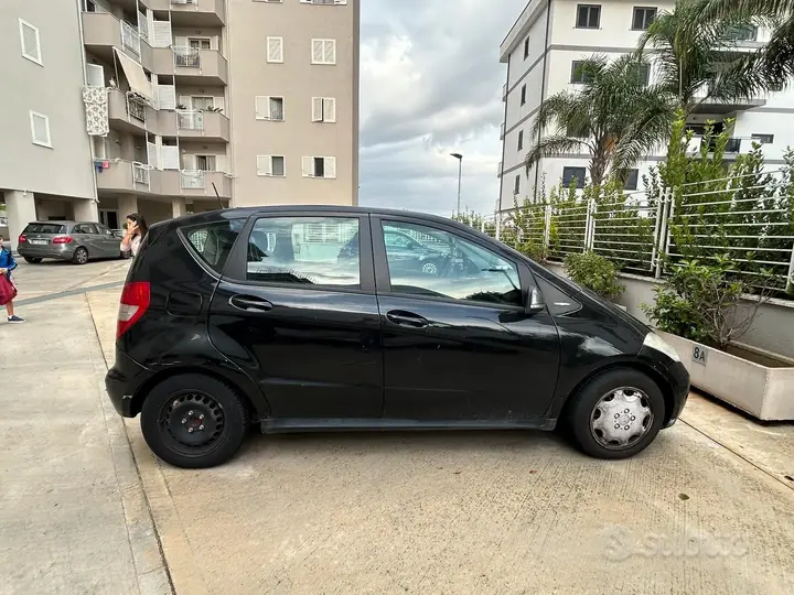 Mercedes-Benz A 2010 photo 2