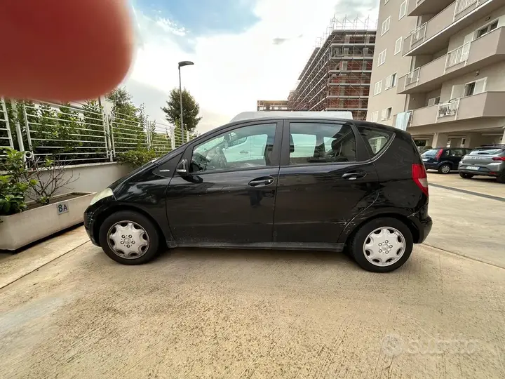 Mercedes-Benz A 2010 photo 4