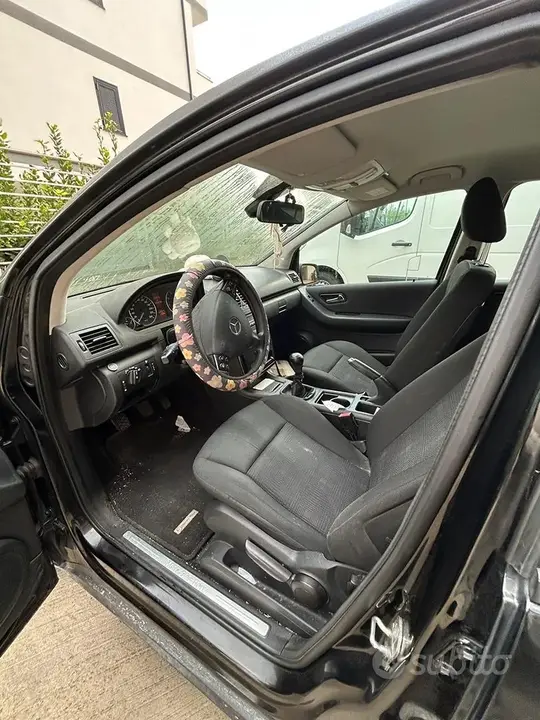 Mercedes-Benz A 2010 photo 5