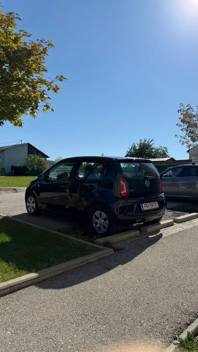 Volkswagen Up 2014 photo 3