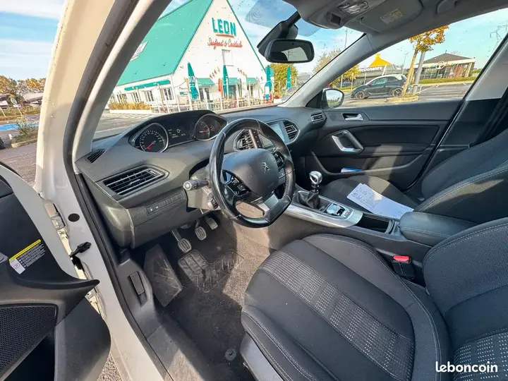 Peugeot 308 2017 photo 3