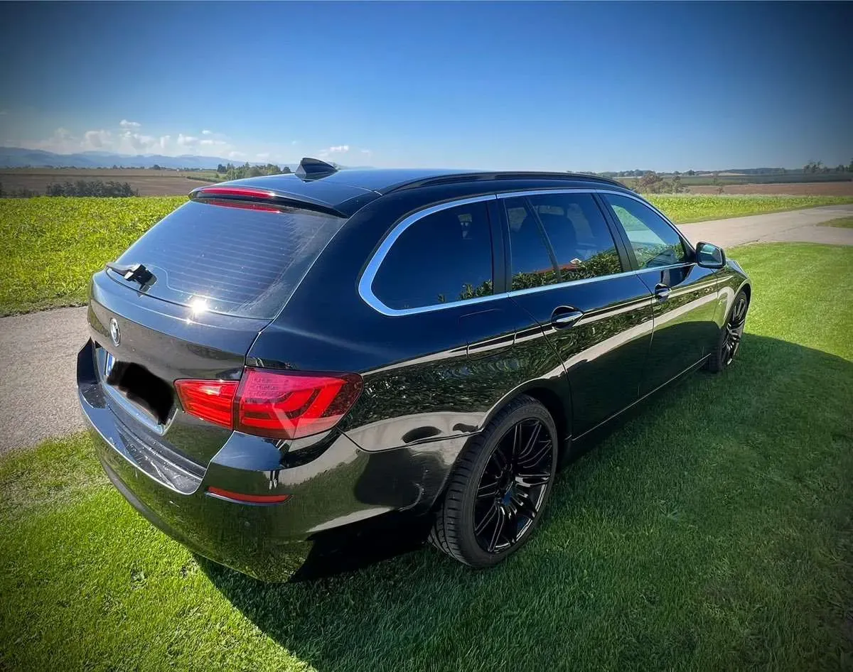 BMW 5 Series 2012 photo 2