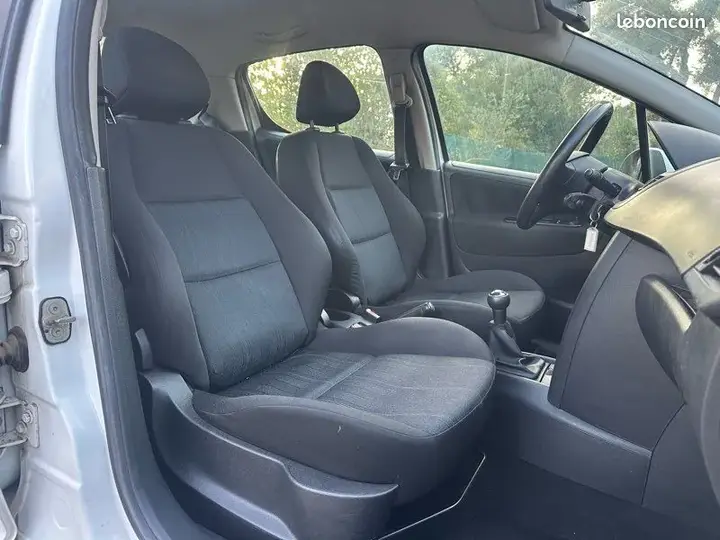 Peugeot 207 2008 photo 3
