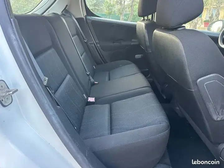 Peugeot 207 2008 photo 4