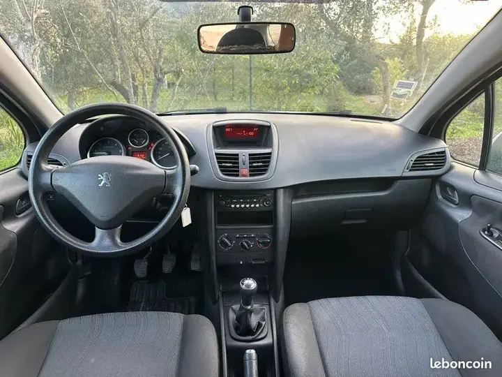 Peugeot 207 2008 photo 5