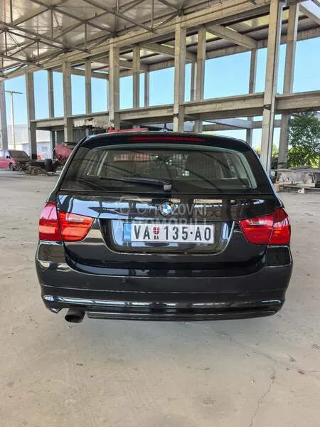 BMW 318 2011 photo 4