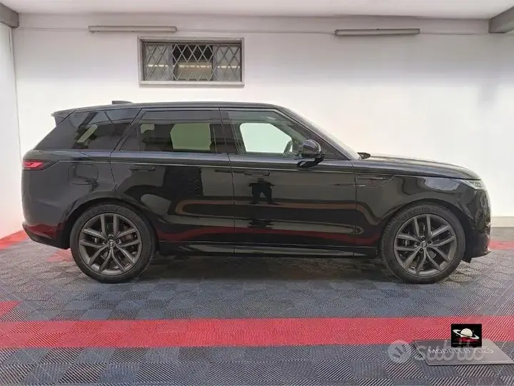 Land Rover Range Rover Sport 2025 photo 4
