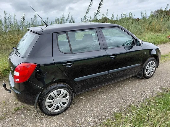 Skoda Fabia 2010 photo 4