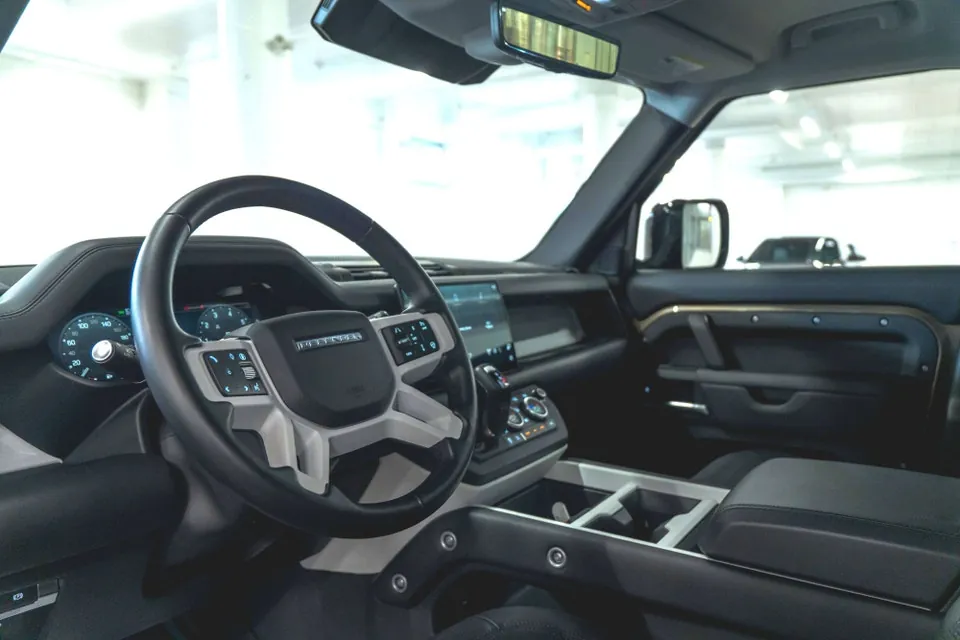 Land Rover Defender 2025 photo 2