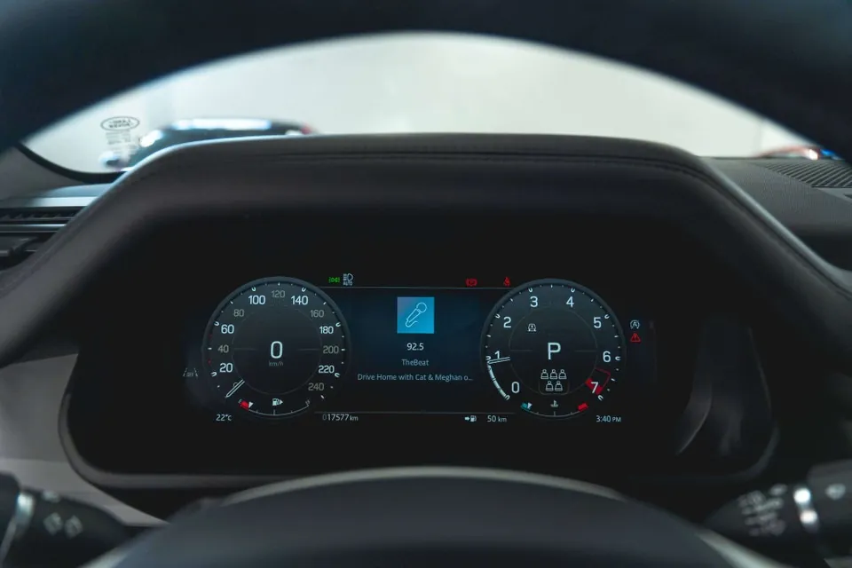 Land Rover Defender 2025 photo 5