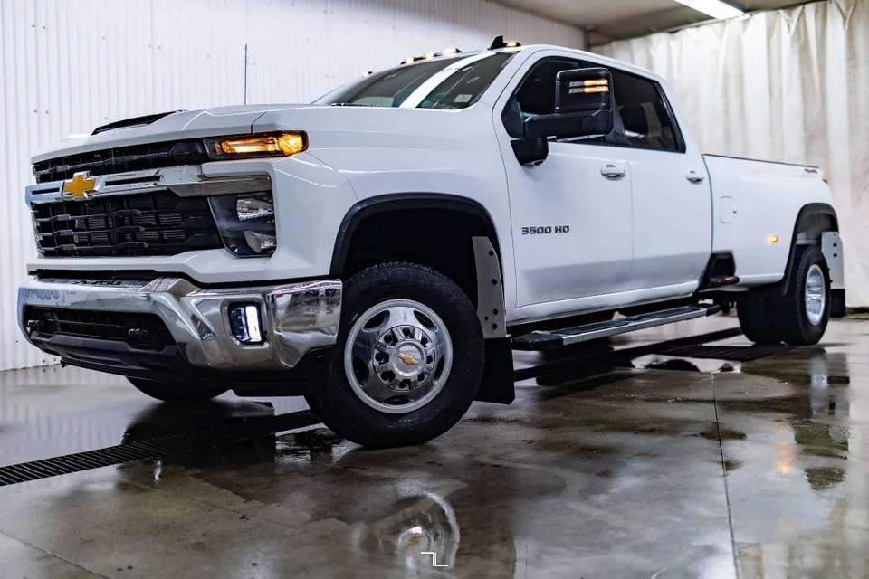 Chevrolet Silverado 3500Hd 2024 photo 3
