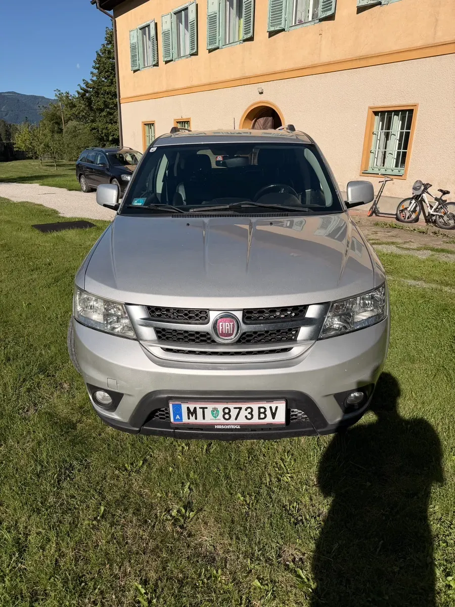 Fiat Freemont 2012 photo 2