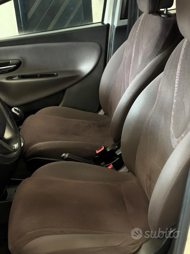 Lancia Ypsilon 2012 photo 5
